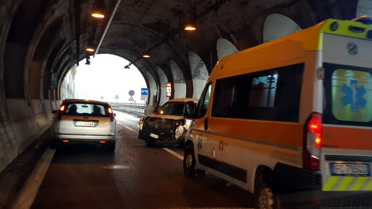 Incidente sulla Statale 36 ad Abbadia, code verso Lecco