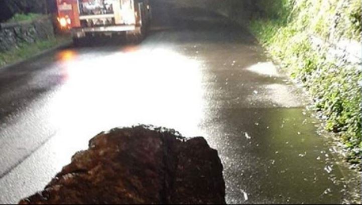 Riaperta la strada Sp72  dopo la caduta massi di ieri sera