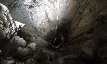 Speleologo bloccato in una grotta, soccorsi in azione