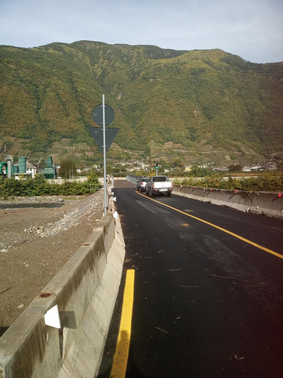 Aperto il ponte, le polemiche continuano