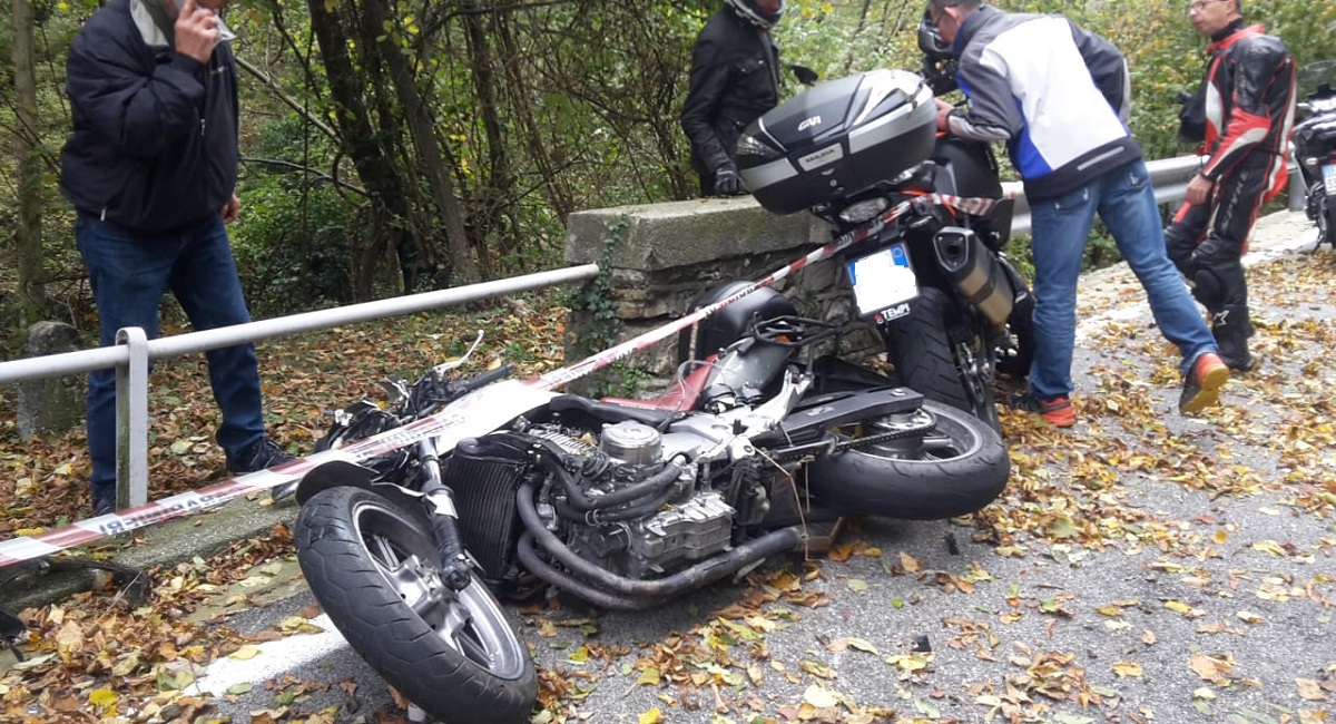 Incidente a Bellagio: scontro frontale tra due moto, due feriti gravi FOTO
