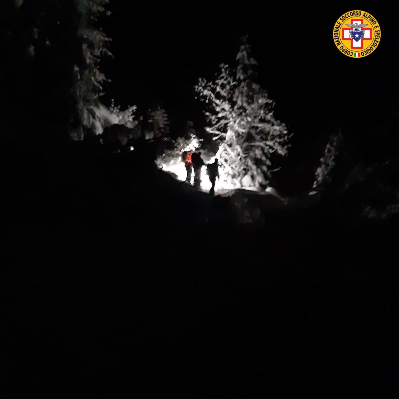 Sciatore rischia la vita in un fuori pista