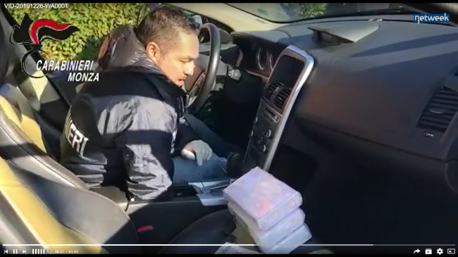 Sequestrati 12 chili di cocaina e 400mila euro