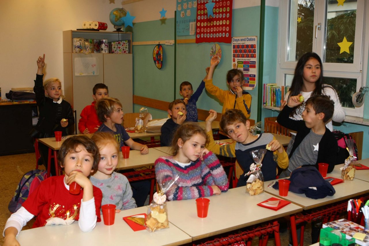 Mele in classe, la consegna agli alunni del Pio XII