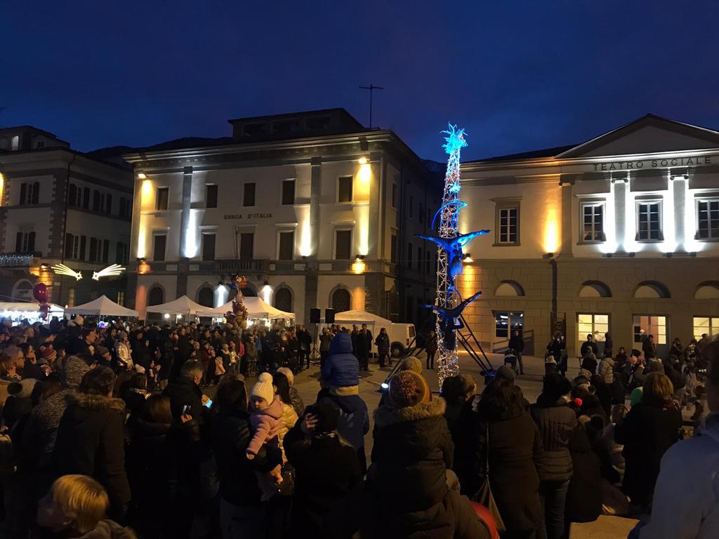 Natale a Sondrio, domani si accendono i palazzi