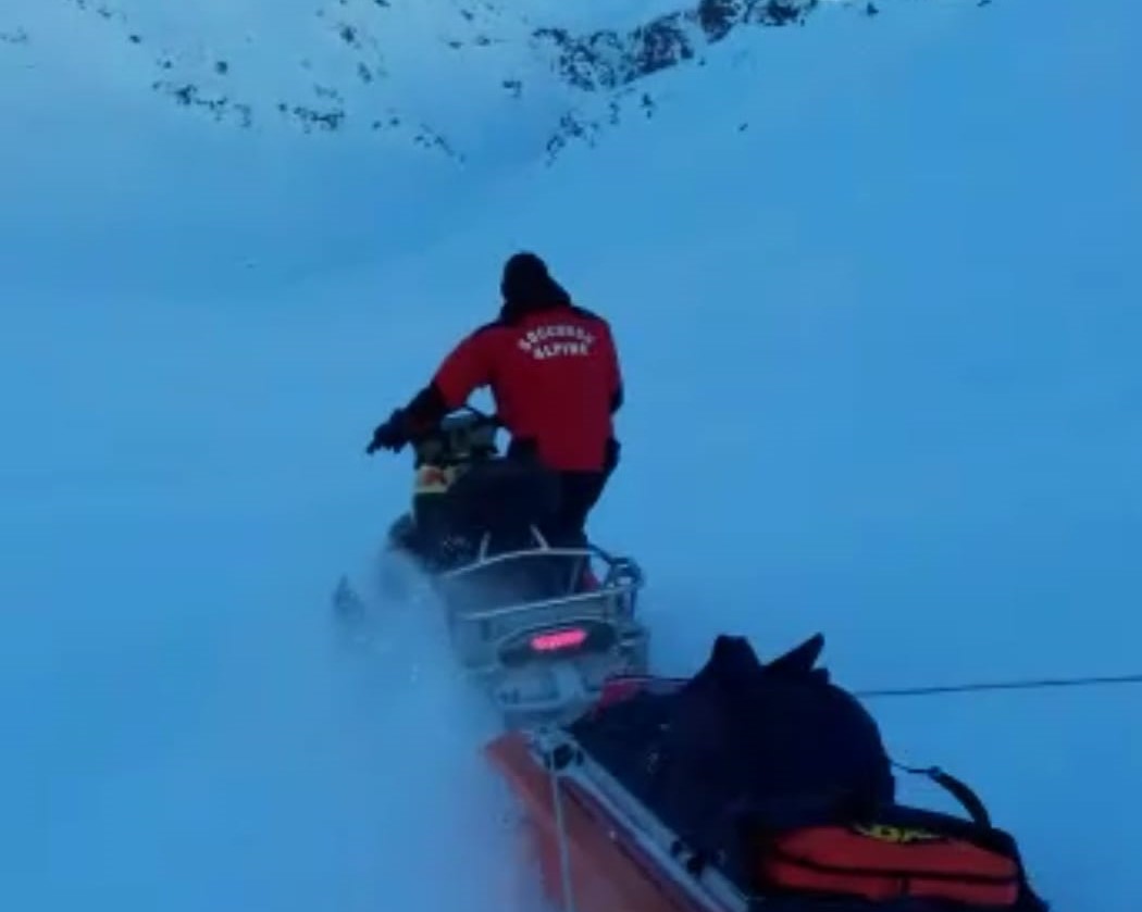 Scialpinista in difficoltà, interviene il Soccorso Alpino e l’elicottero