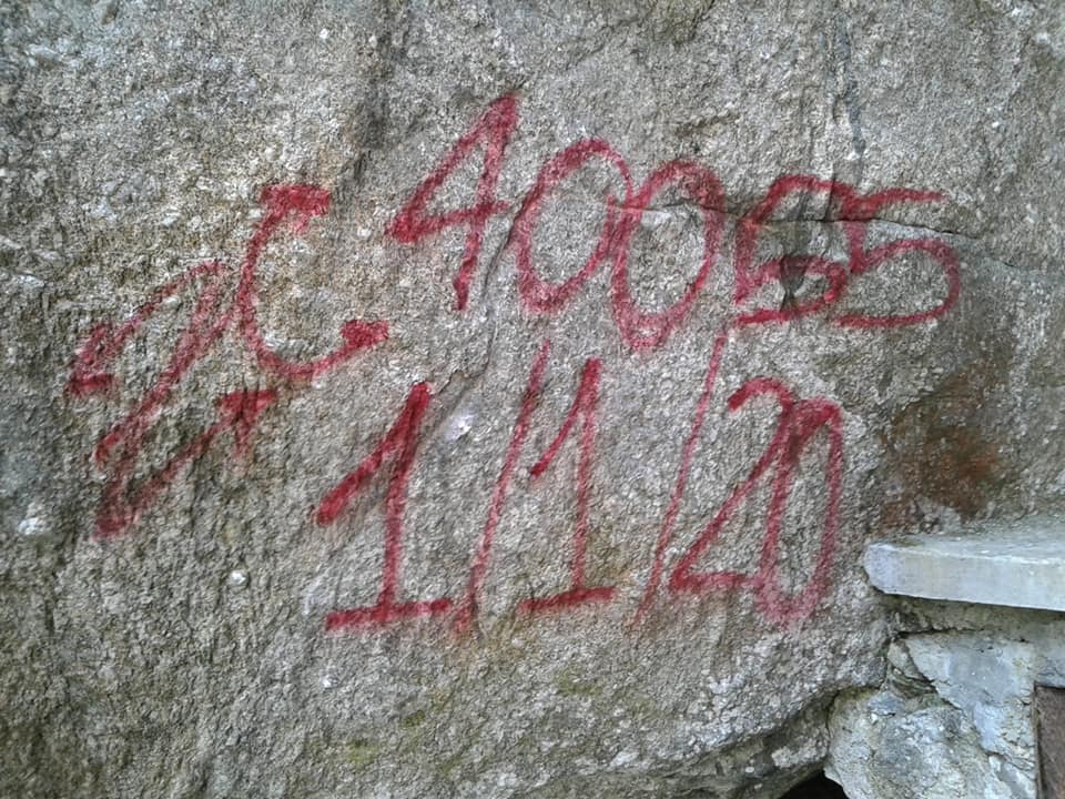 Vernice sul sasso, atto vandalico in Val Masino