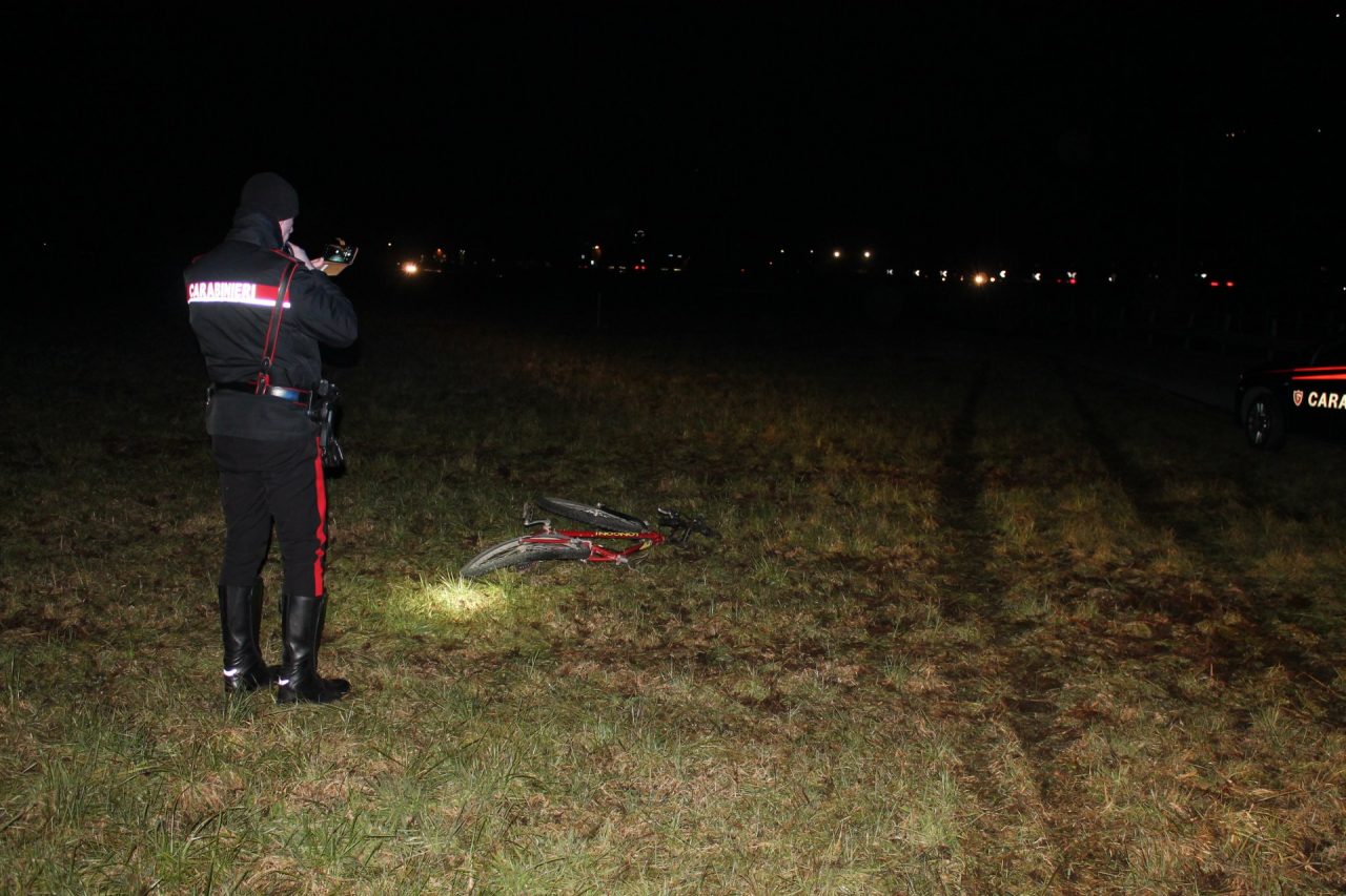 Paura per una quindicenne investita in bicicletta