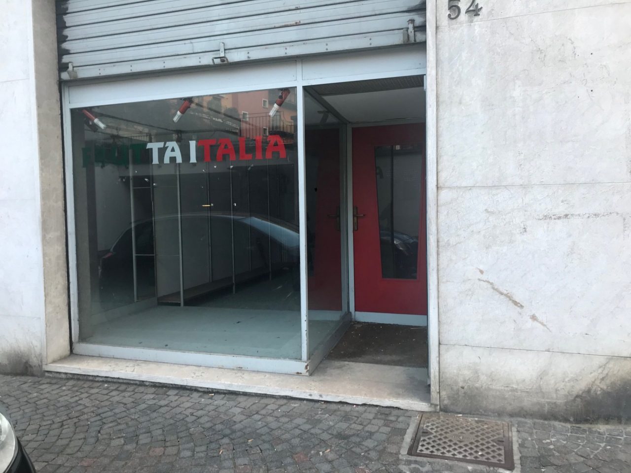 Negozi chiusi da anni, Sondrio che fa?