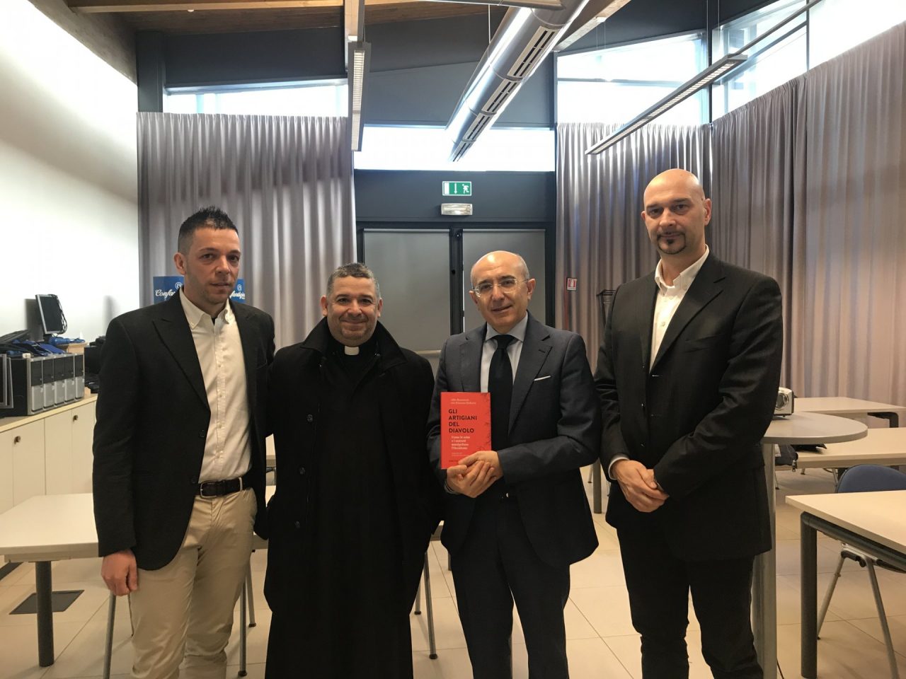 Il “nemico” dell’occulto parla a Sondrio