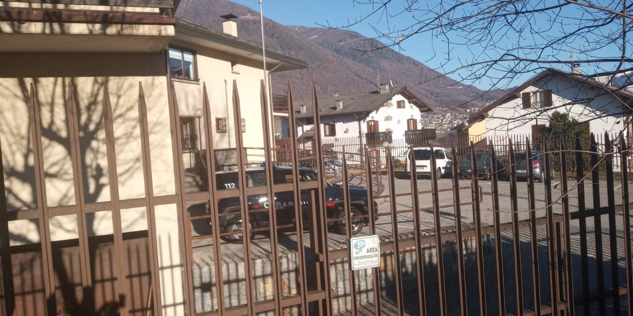 Minacce con la pistola ai carabinieri, concessi i domiciliari