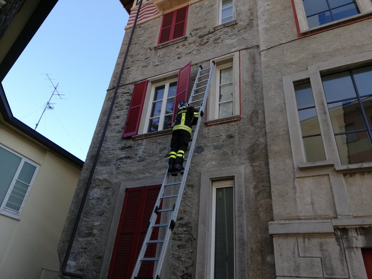 Vento forte, numerosi interventi dei Vigili del fuoco – FOTO