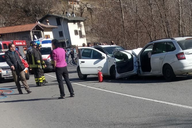 Frontale sulla Valeriana, gravissimo un 19enne di Mello – AGGIORNAMENTO