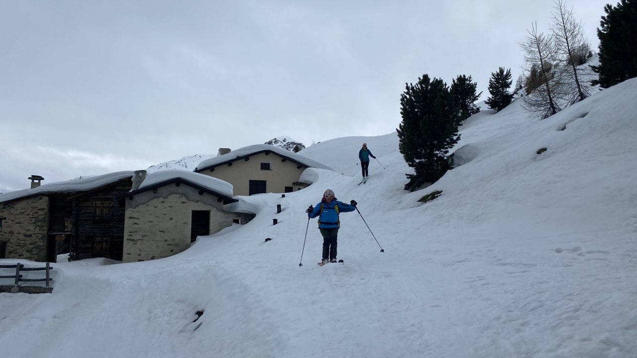 Stop a scialpinismo, bob e ciaspole sulle piste. Il prefetto: “Garantisce la sicurezza”