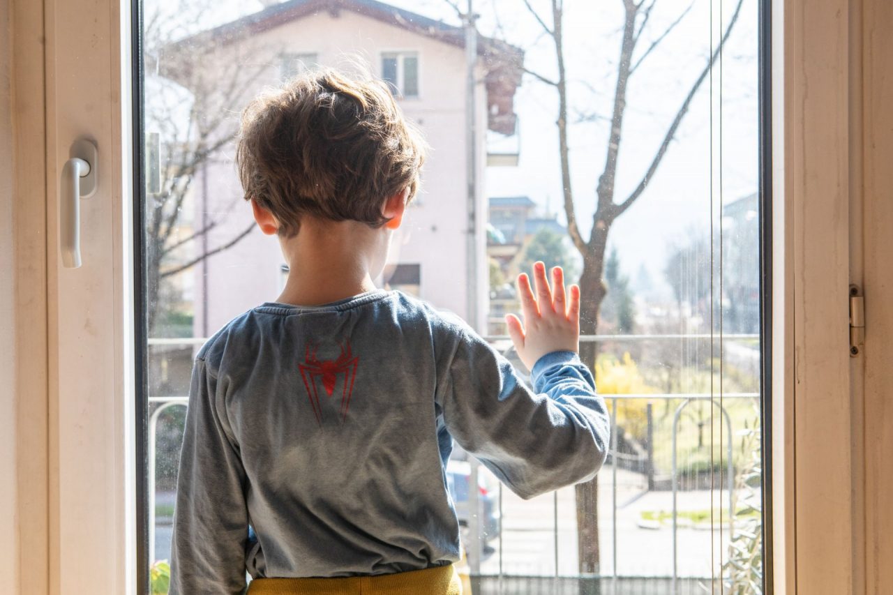 Decreto #iorestoacasa, nuove misure: vietate le passeggiate e attività all’aperto