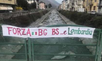 A Tirano lo striscione solidale