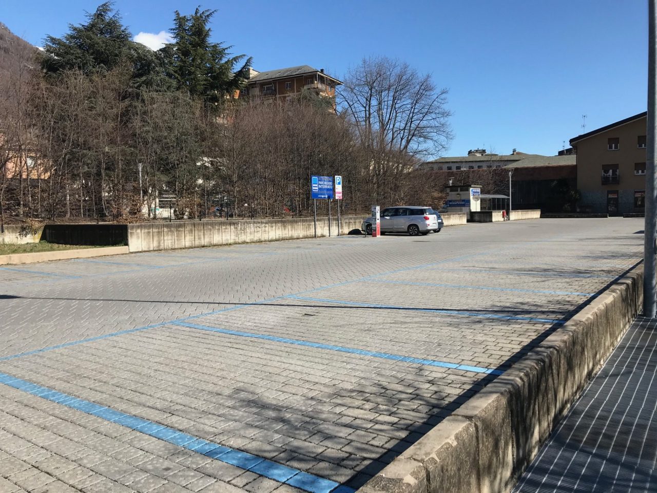 Coronavirus, parcheggi gratis e senza limiti di tempo