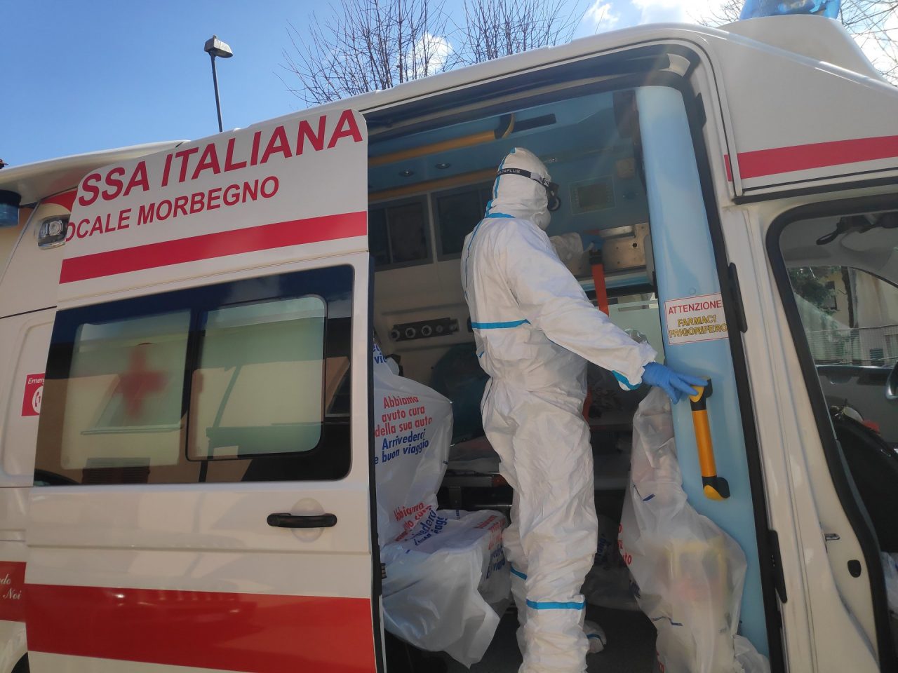 Traona: due donne si sentono male dopo aver usato il gel igienizzante