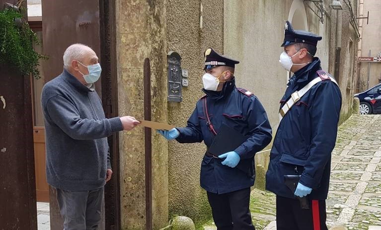 Continua il servizio a disposizione dei pensionati, i Carabinieri ritirano le pensioni e le recapitano a domicilio