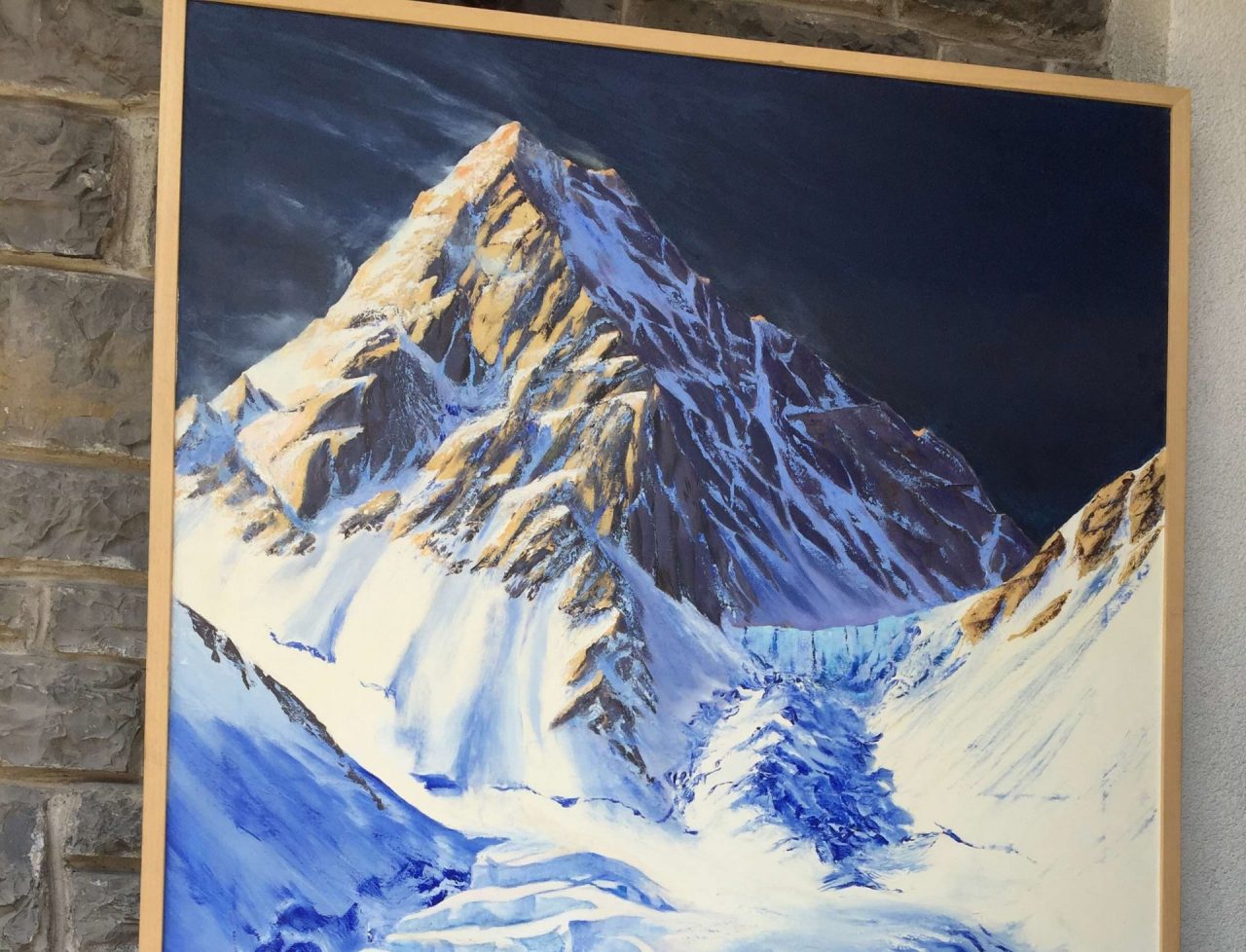 Con il quadro della “Montagna lucente” il CAI dona 6 mila euro agli ospedali di Lecco e Merate