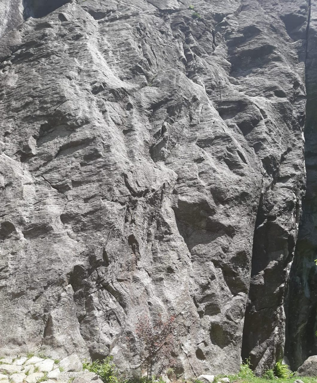 Tragedia in Val Masino, precipita e muore mentre arrampica sul Sasso Remenno – NUOVO AGGIORNAMENTO