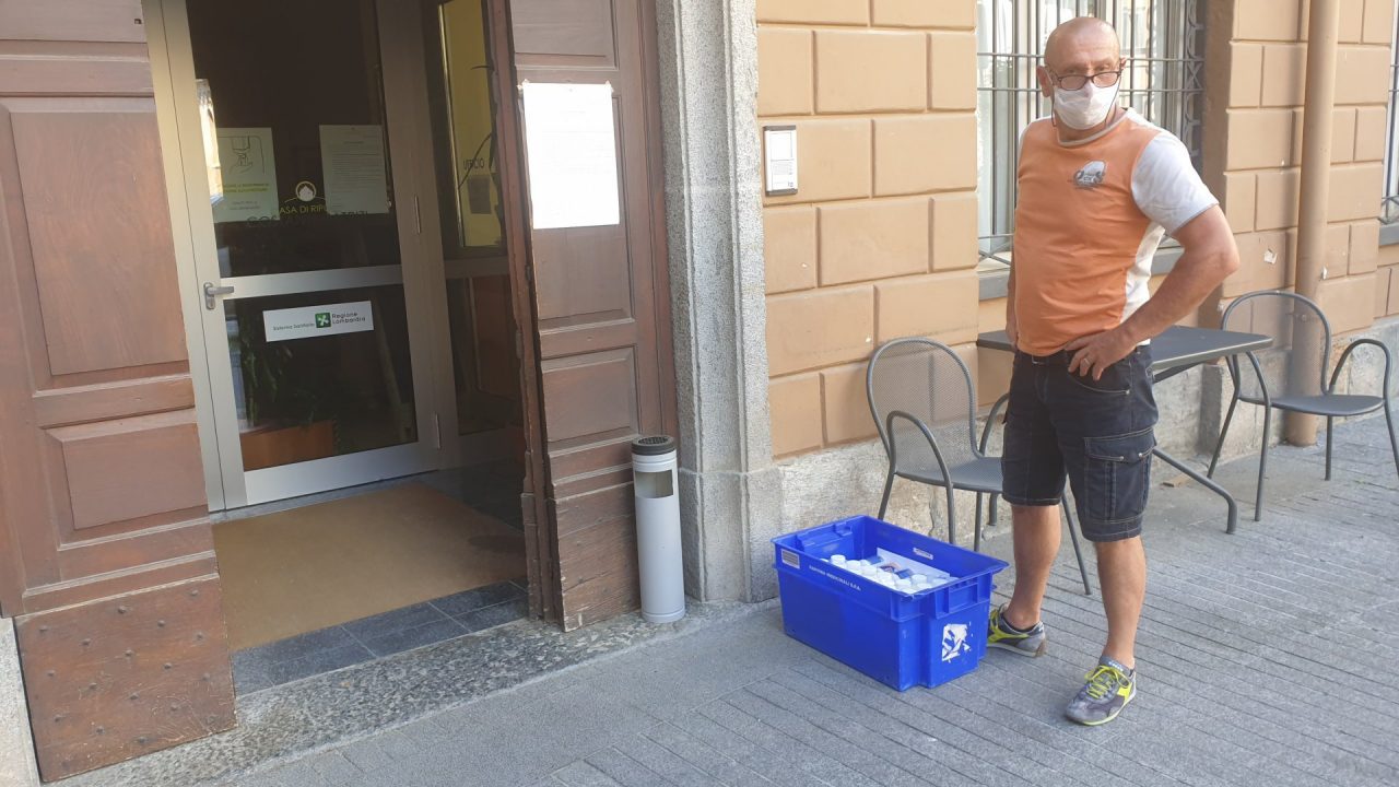 Integratori di vitamina C e D3 consegnati alle case di riposo di Ponte e Sondrio