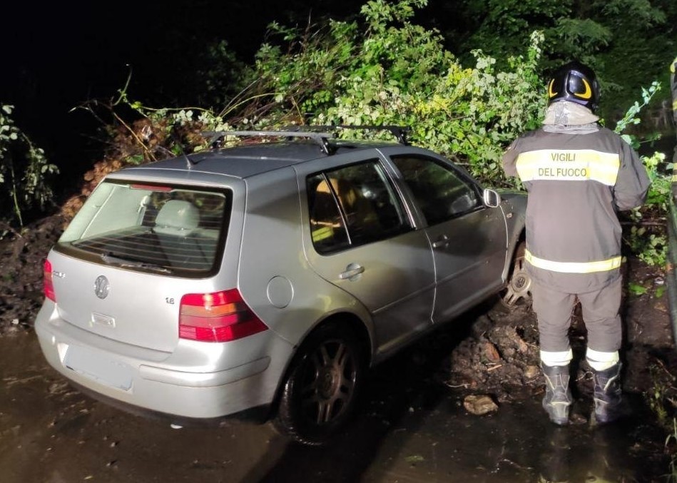 Frana sulla strada per Bema, automobilista miracolato – LE FOTO