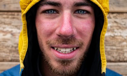 Mattia è pronto per percorrere l’Alta Via della Valtellina a piedi