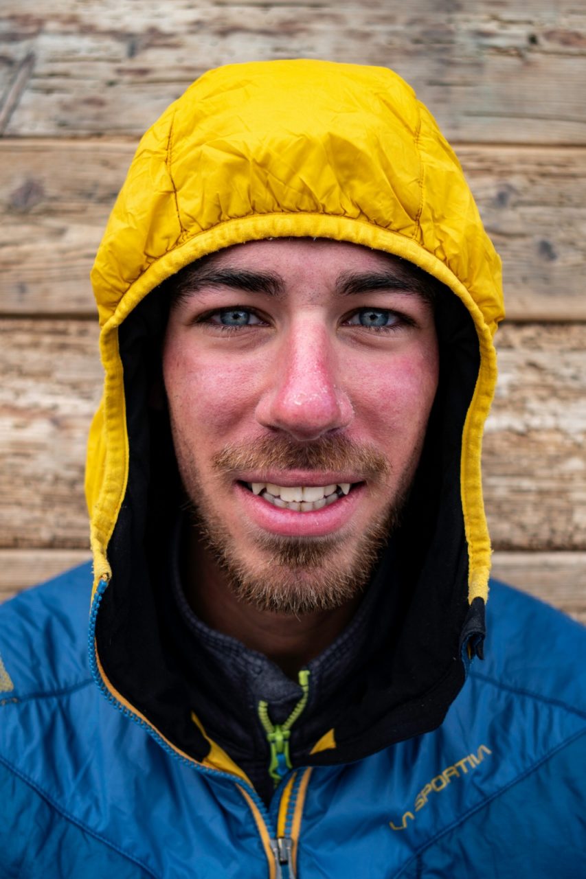 Mattia è pronto per percorrere l’Alta Via della Valtellina a piedi