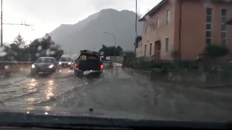 Bomba d’acqua in Valchiavenna, Statale 36 allagata VIDEO