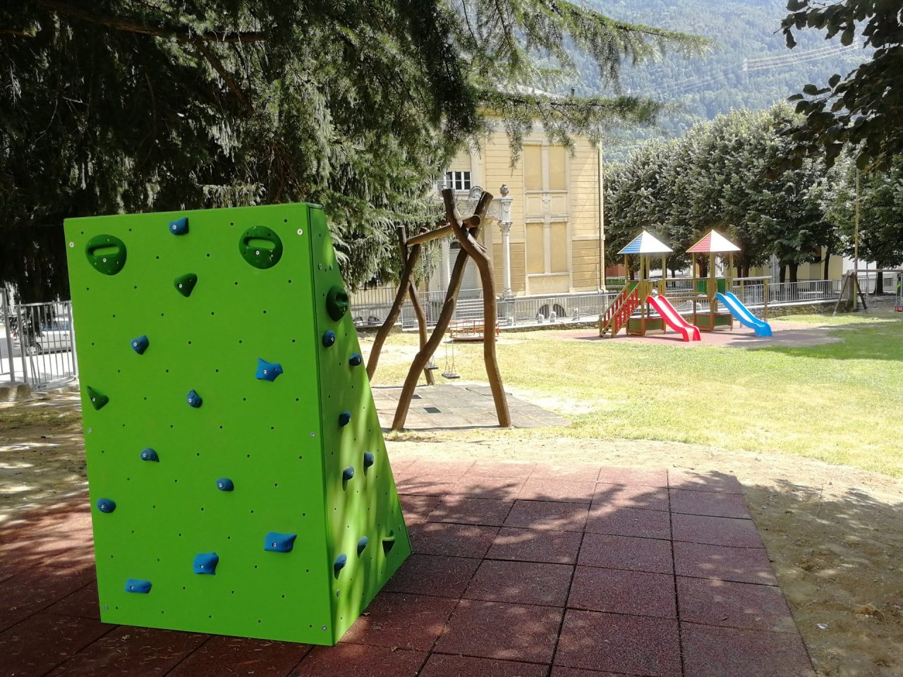 Riapre il parco giochi di viale Garibaldi