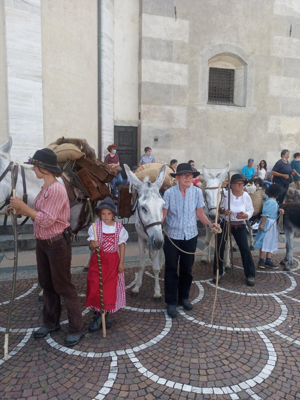 Dalla Svizzera a piedi fino in piazza Basilica