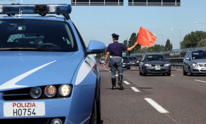 Fuga dalle zone rosse del Piemonte e della Lombardia e la Liguria si barrica