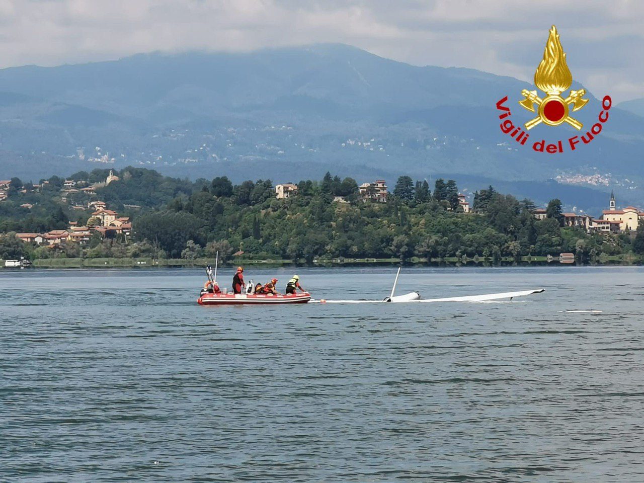 Aliante precipitato nel Lago di Varese, passeggeri salvati dai bagnanti