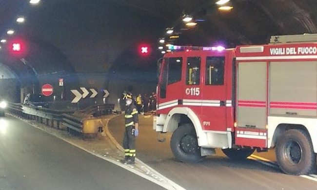 Cadono pezzi in galleria, scatta l’esposto in Procura