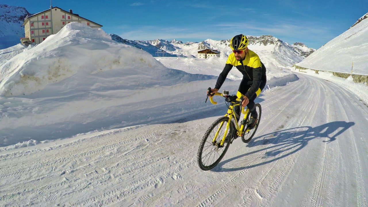 Avventure ciclistiche estreme: Omar Di Felice si racconta a Valdidentro