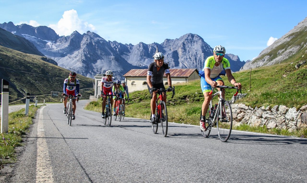 Enjoy Stelvio National Park: una tre giorni di scalate sulle strade del Giro senza le auto