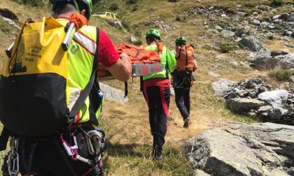 Cade e scivola per venti metri, brutto incidente per una 64enne