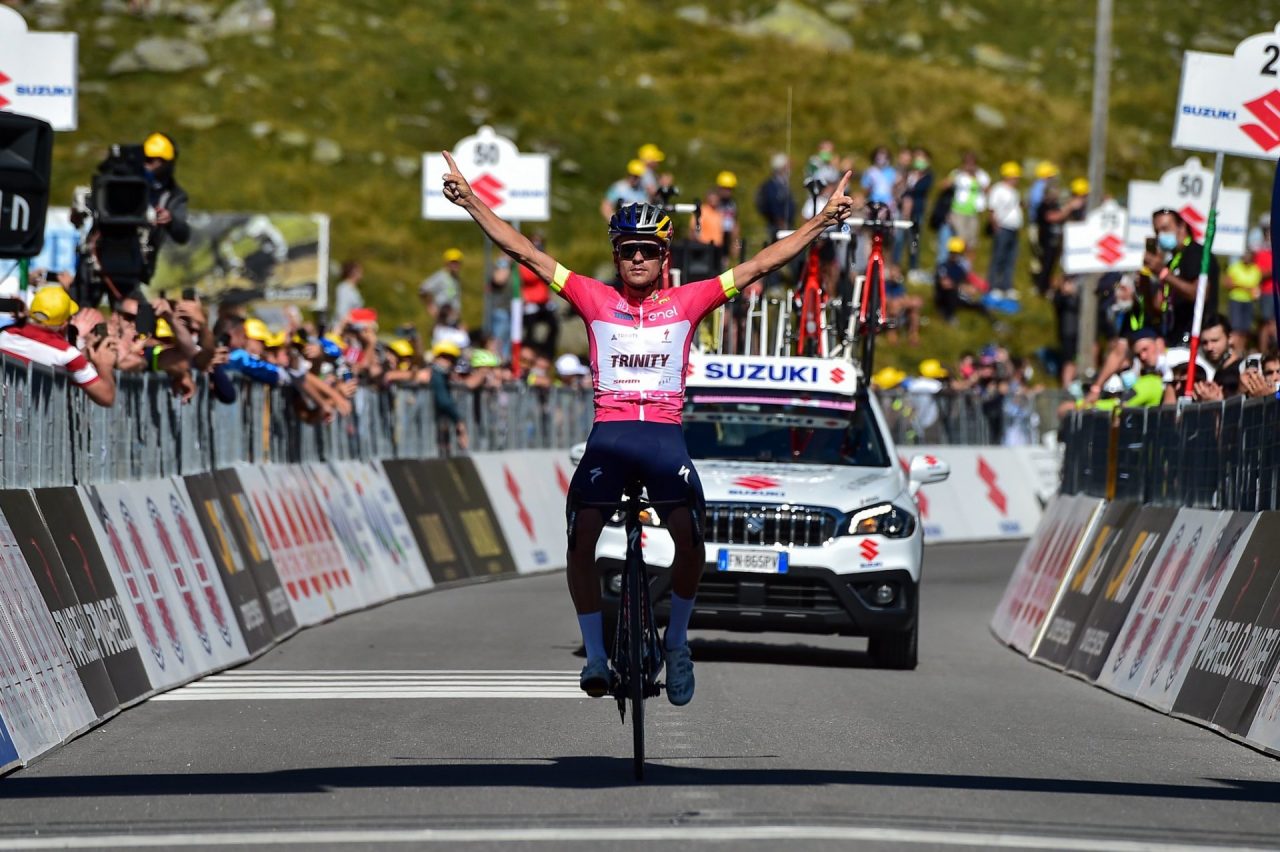 Giro d’Italia Under 23, Pidcock trionfa in maglia rosa sullo Spluga