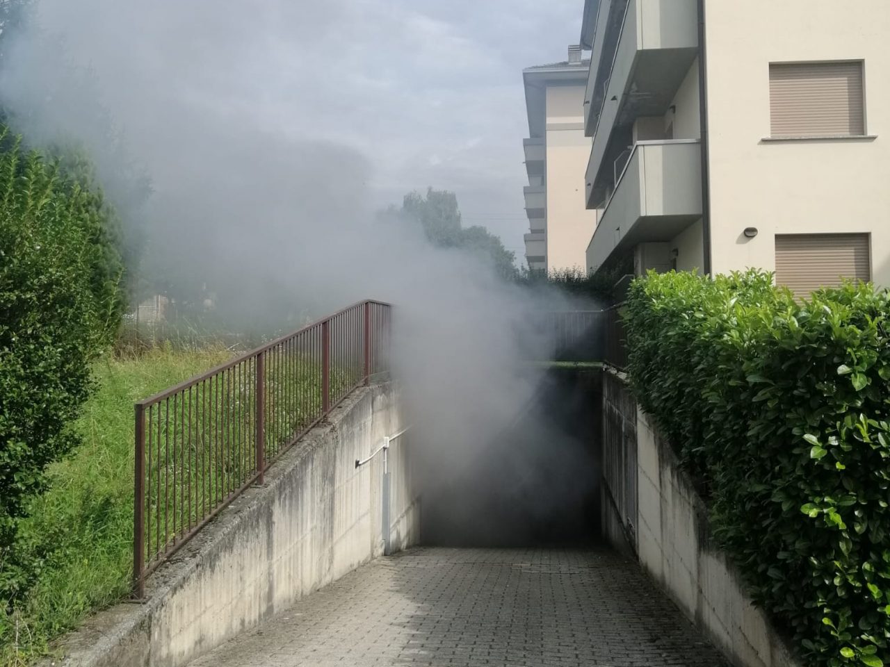 Incendio in un garage a Sondrio FOTO