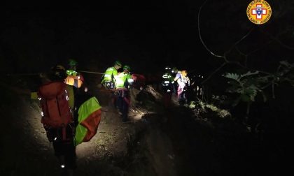 Bloccati sui monti tra le rocce, recuperati in serata