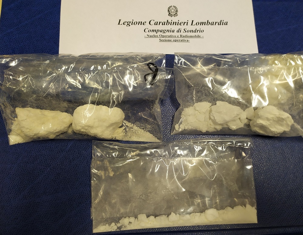 Spaccio di cocaina ed eroina, insospettabili del Sondriese in manette