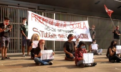 Studenti in piazza per ridare priorità alla scuola