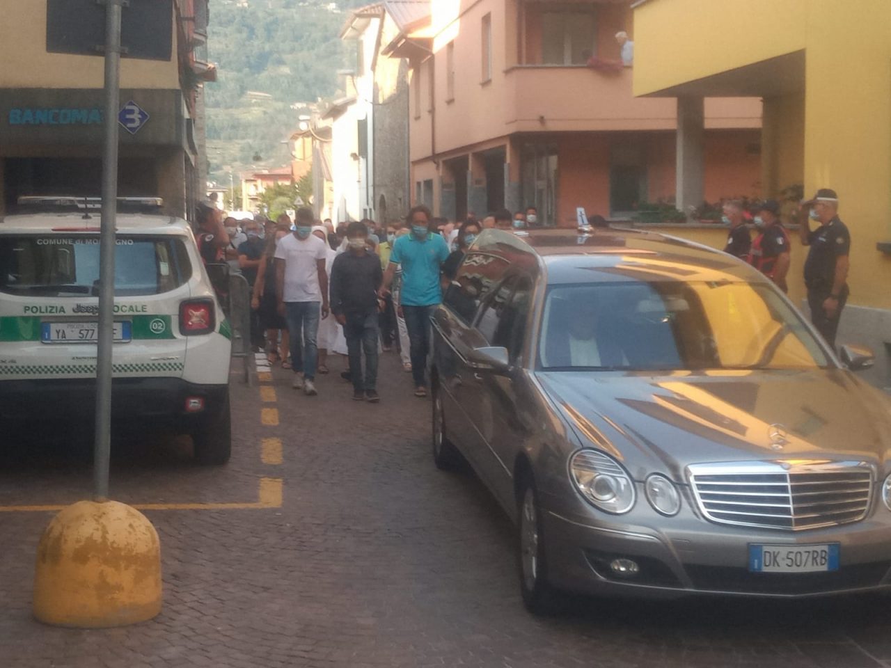 Funerali Don Roberto: “Uno straordinario messaggio d’amore”