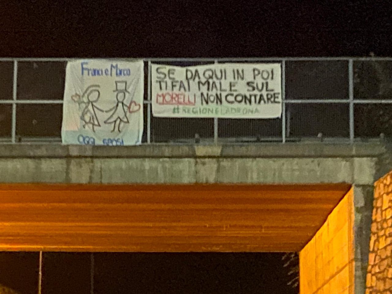 Continua la tensione sul Caso Morelli: apparsi decine di striscioni FOTO