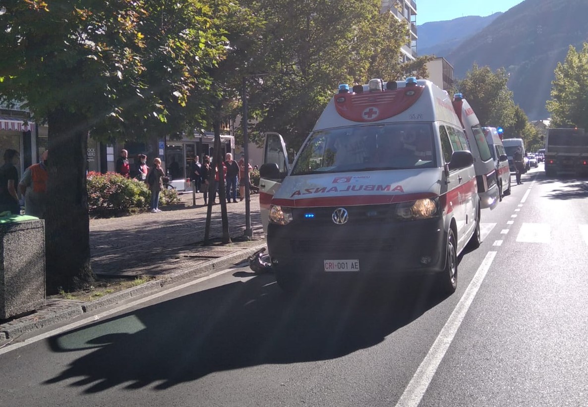 Donna travolta da un’auto, è gravissima