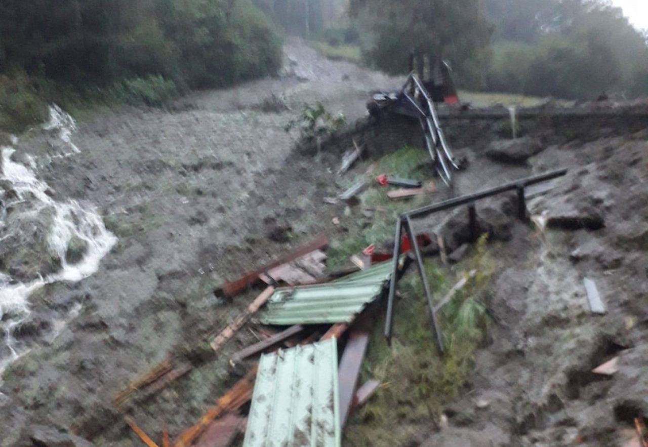 Frana a Rasura, ci sono sfollati e la strada della Valgerola è chiusa FOTO