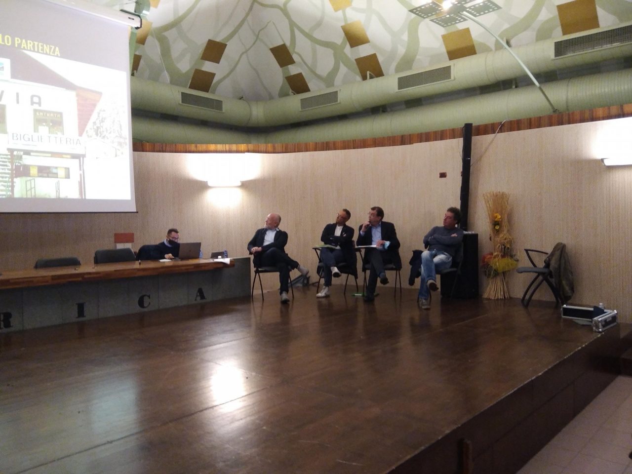 Ecco la pista in notturna