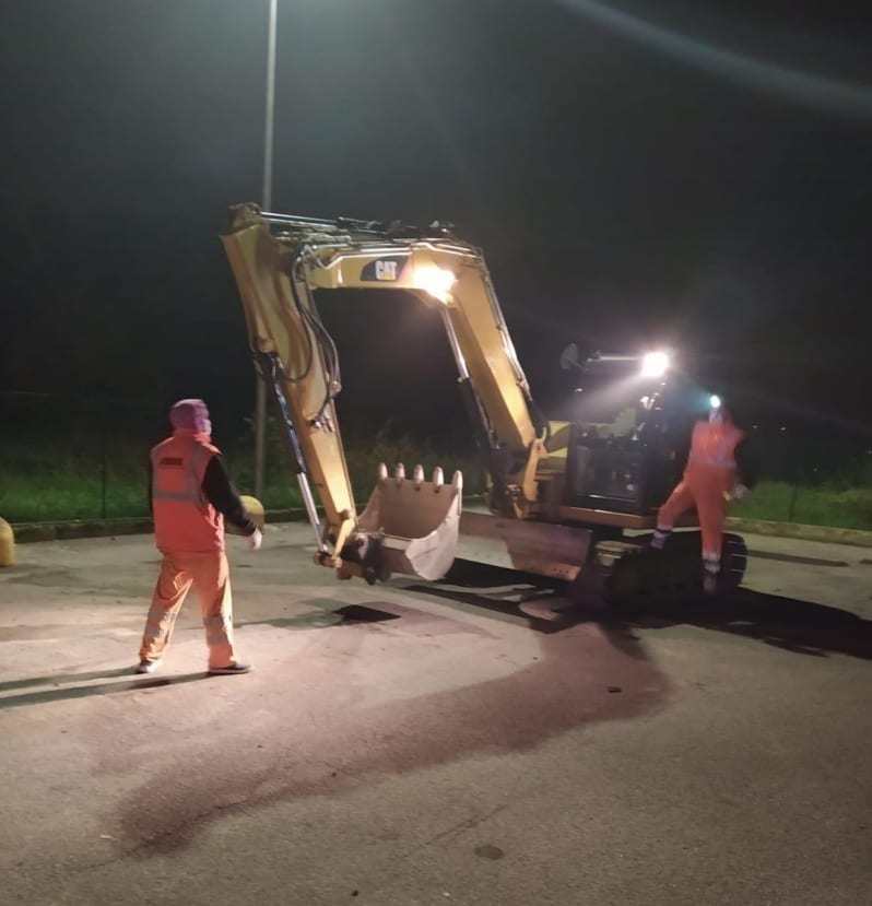 Escavatore rubato lungo la Statale 36: il mezzo ritrovato dalla Polizia Stradale