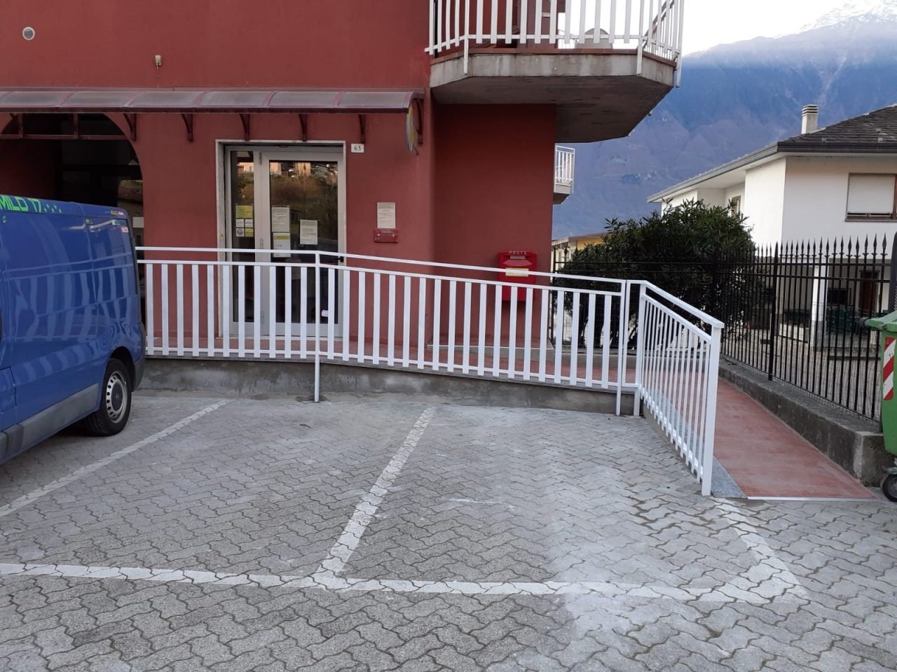 Abbattute le barriere architettoniche nell’ufficio postale di Dubino